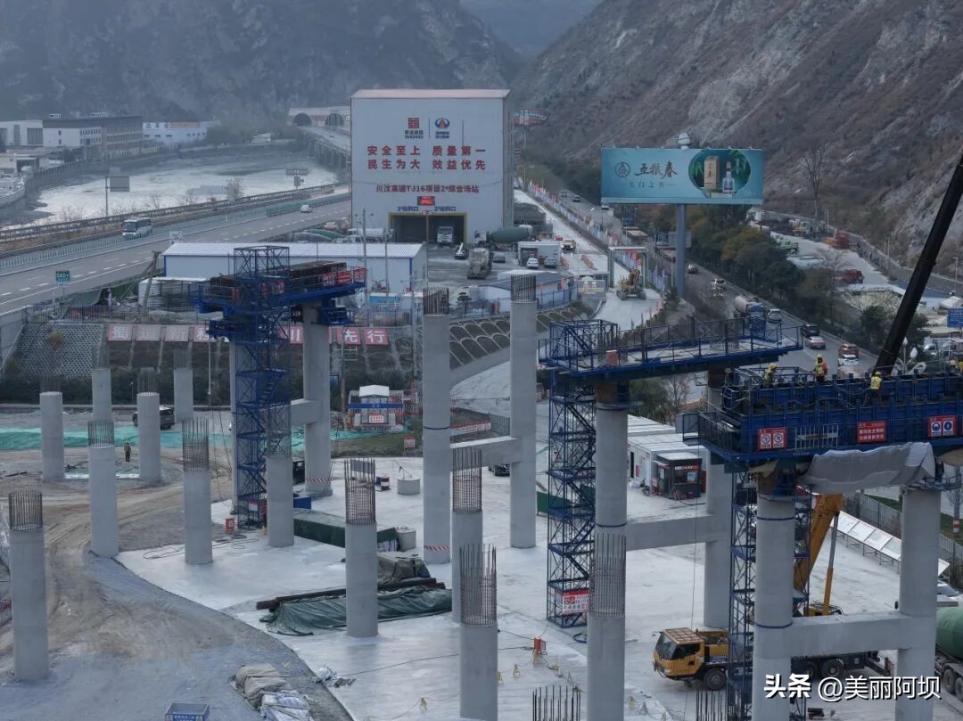 高速桥梁_川西北高原高速公路建设提速_川汶高速桥梁桩基突破一万米